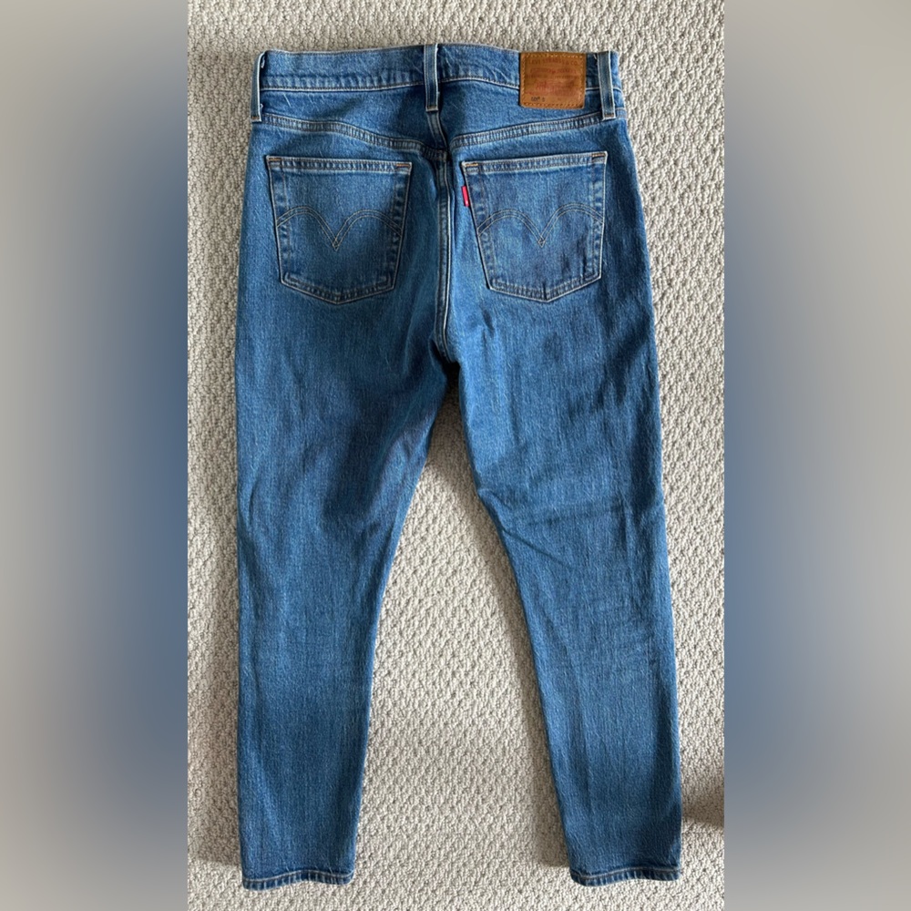 Levi’s 501 wedgie fit, size 28, medium wash no signs of wear